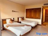 Standard Twin room with garden view