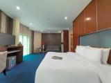 Suite with city view