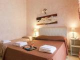 Standard Triple room with partial sea view