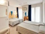 Family Quadruple room with sea view