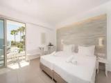 Standard Triple room with garden view