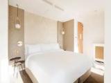 Suite with city view