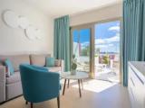 Standard Triple room with sea view