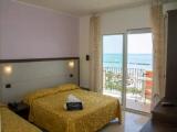 Standard Triple room with sea view