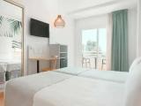 Double room with balcony and with sea / pool view
