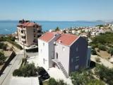 Apartment with balcony and with sea view
