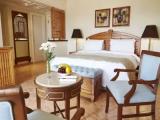 Double room with partial sea view