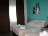 Standard Triple room with partial sea view