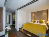 Suite with courtyard view