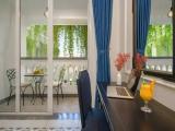 2 Bedrooms Standard Family room with pool view