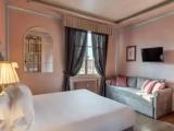 Suite with city view
