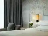 Standard Twin Club room with city view