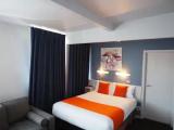 2 Bedrooms Sextuple Studio