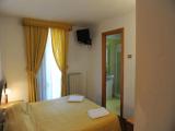 Standard Sextuple Family room