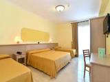 Standard Quadruple room with sea view