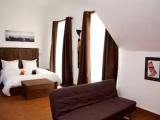 Standard Triple room with garden view