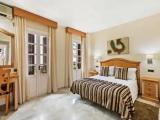3 Bedrooms Classic Apartment