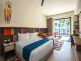 Club Swim Up Double Junior Suite oceanfront