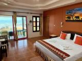 Bungalow with balcony and beachfront