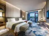 Deluxe Suite with lake view