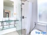 Deluxe room with pool view