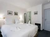 Standard room with canal view