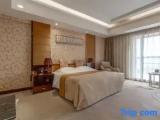 Suite with lake view