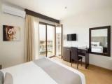 1 Bedroom Standard Double room with partial sea view