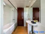 Deluxe Triple room with city view