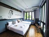 Deluxe Triple room with city view