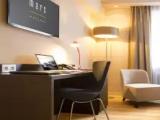 Executive room with courtyard view