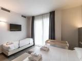 Superior Triple room with partial sea view