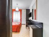 Sextuple Apartment