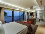 Junior Suite with partial sea view