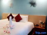 Deluxe Double room with partial view