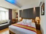 Suite with balcony and with city view