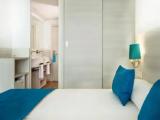 Standard Triple room with partial sea view