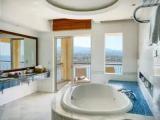 Standard room with water view