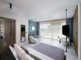 Suite with city view
