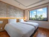 Standard Double room with partial ocean view