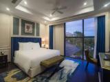 6 Bedrooms Villa