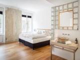 Grand room with city view