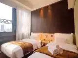 Standard Double room with city view