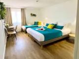 Standard Triple room with city view