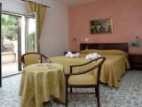 Standard Triple room with garden view