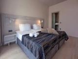 1 Bedroom Apartment with park view