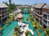 Jacuzzi pool access Deluxe Suite