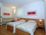 Standard Quadruple room with garden view