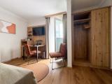 Standard Twin room with lake view
