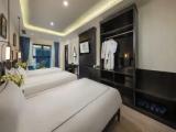 1 Bedroom Standard Triple Family room with city view